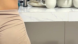 Mature Stepmom of Grnan Ass Very Horny in the Kitchen