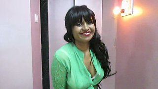 MILF with a great body is flaunting the goods on cam
