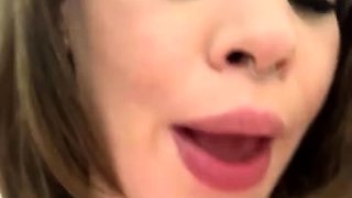 Shy_priincess masturbates in public toilet