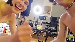 Trio Polyamoureux Avec Deux Nanas Tatouees Et Sexy Baise