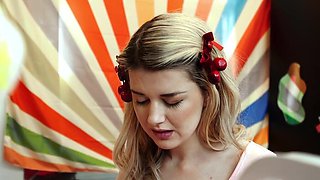 Stepsister wears a slutty little beret and gets fucked