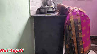 I sucked beautiful hot Anjali aunty's breasts and fucked her pussy, a lot of water came out of her pussy in Bhojpuri style.