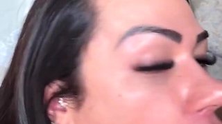 Sultry Morena Babe Enjoys Passionate Blowjob Scenes With Curvy Delight