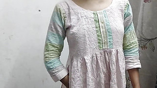 Cute school girl ko doodh daba daba kar choda