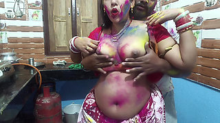 Beautiful Bengali bhabhi enjoy holi special with her neighbours applied lot of colors in hindi