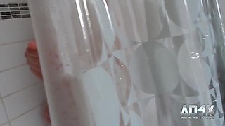 Saucy tart exciting solo in shower video