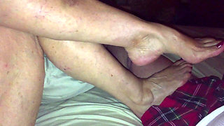 Real Homemade Mature Footjob with Lots of Cum on MILF Feet & Arches