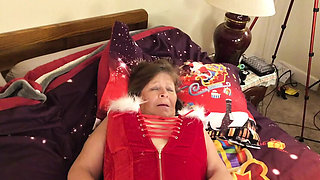 Granny Carmen Claus Fucks Machine in Homemade 4K - Big Toy Orgasm & Christmas Fun