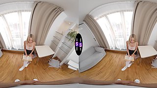 Blond Naomi loves blowing dudes up close on her cam