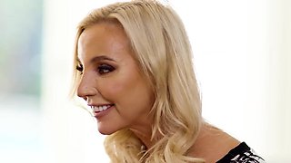 Sophia West is going to get SO playful with her stepdaughter