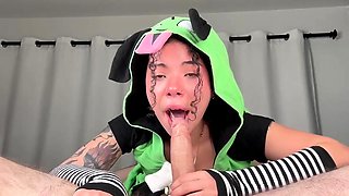 Webcam records amateur teens blowjob