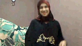 Hijab Arab girl plays cums lactate on cam