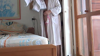 I Jerk off and Cum While Watching My Stepmother Put on a Bikini