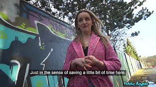 Erik Everhard's Steamy Aussie Heat in a Wild Public Rush