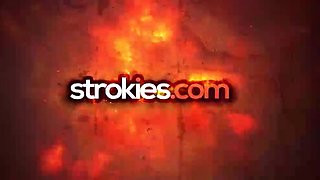 MILF Zoey Portland Catches And Strokes A Voyeur